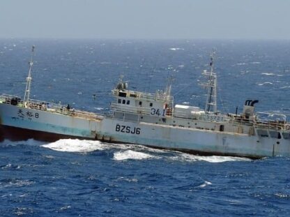 Chinese-fishing-vessel-hijacked-in-2008-USN-photo.13bcc7